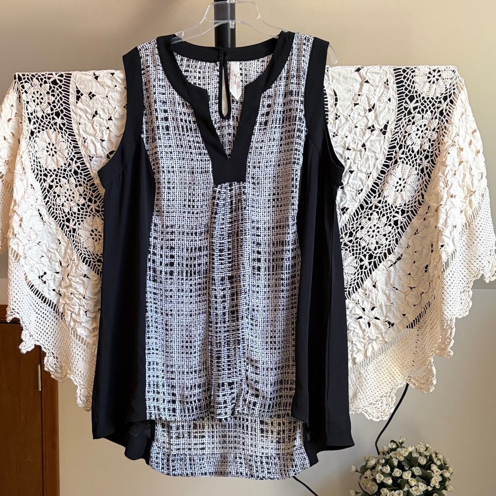 Melissa McCarthy Seven7 Black and White Women's Tunic Top NWOT 1X
